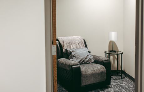 Tranquil pilot’s lounge in Castle Aviation’s FBO, offering a quiet space for flight crews to recharge before their next journey.